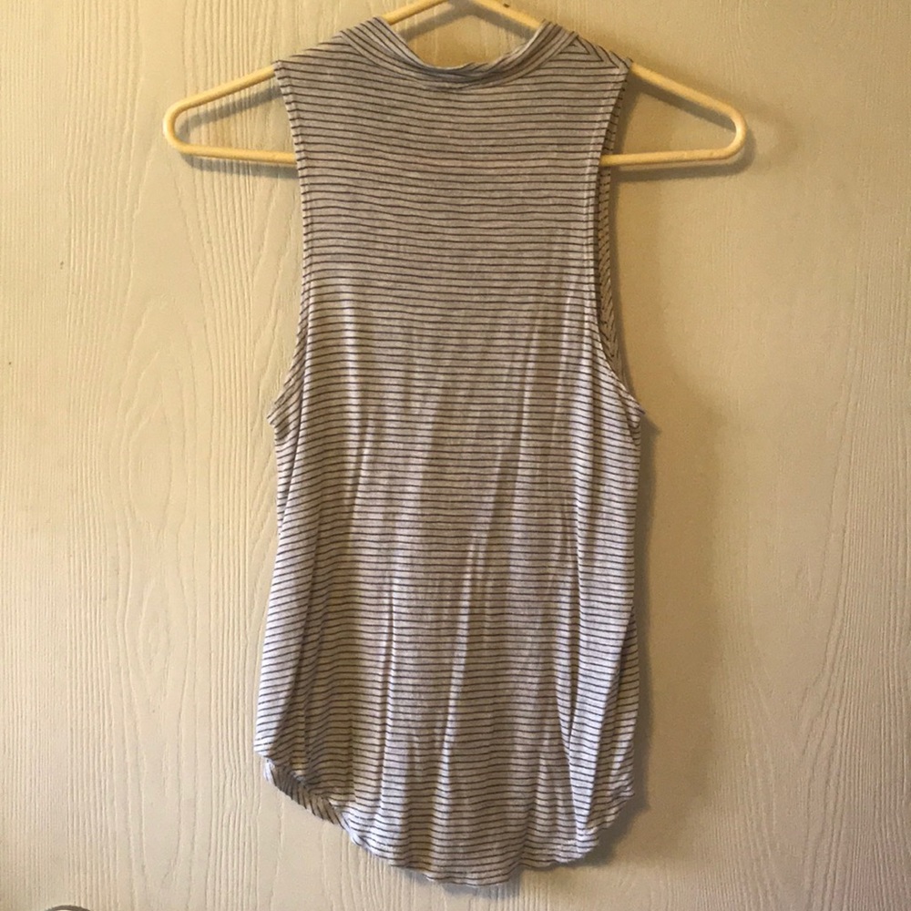 High-neck Tank Top - Picture 2 of 3